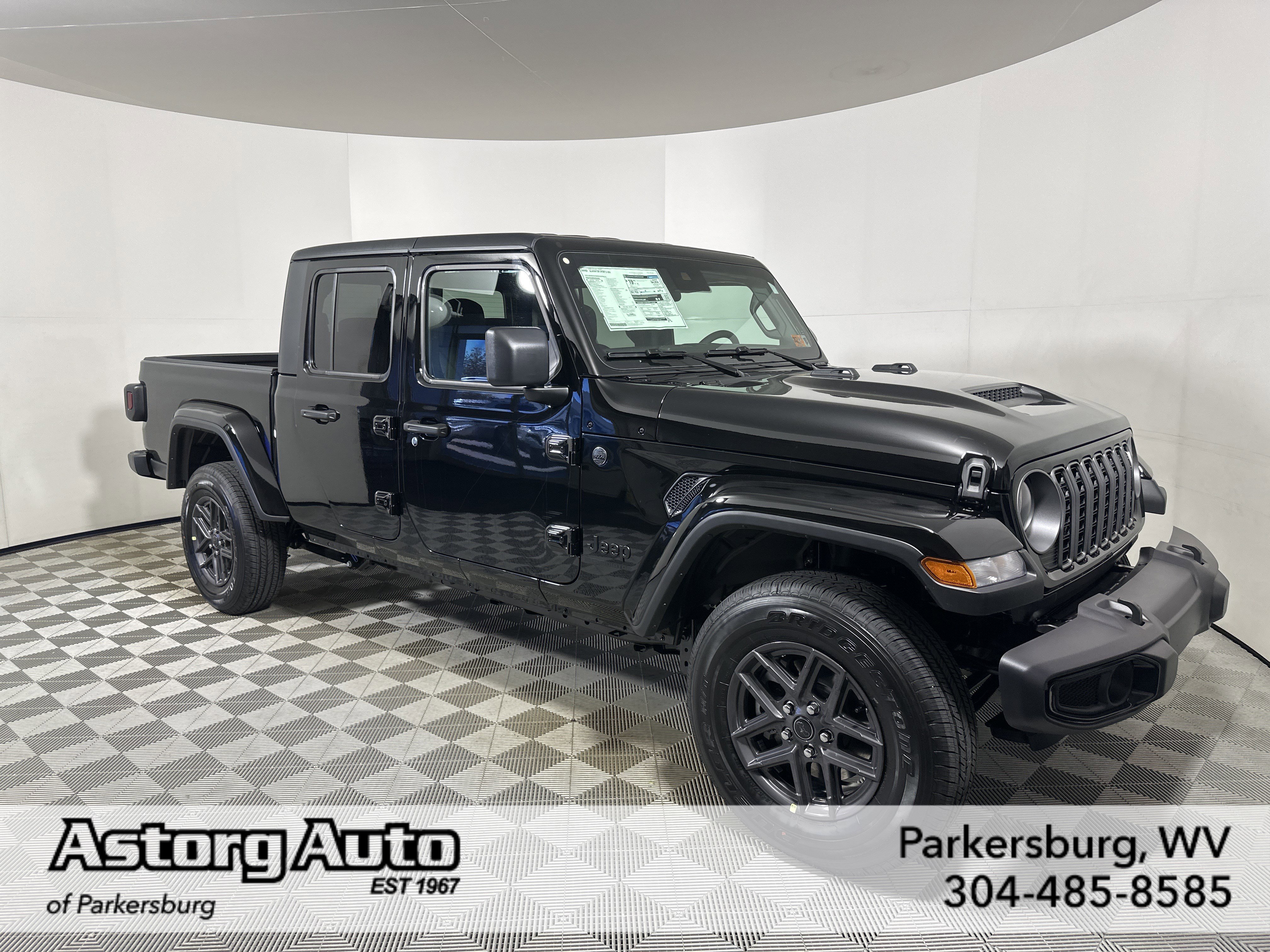 2025 Jeep Gladiator Sport S's photo