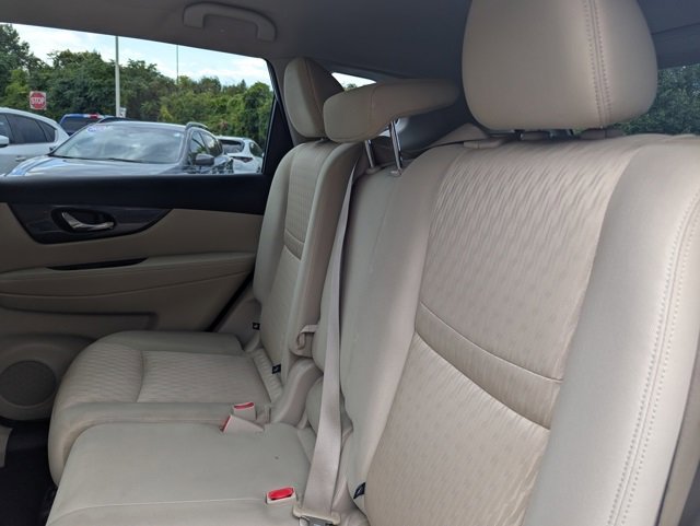 2018 Nissan Rogue SV photo 18