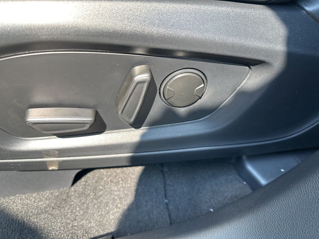 2025 Ford Explorer photo 15