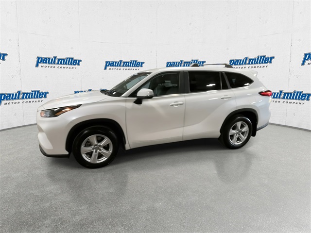 2023 Toyota Highlander L photo 2