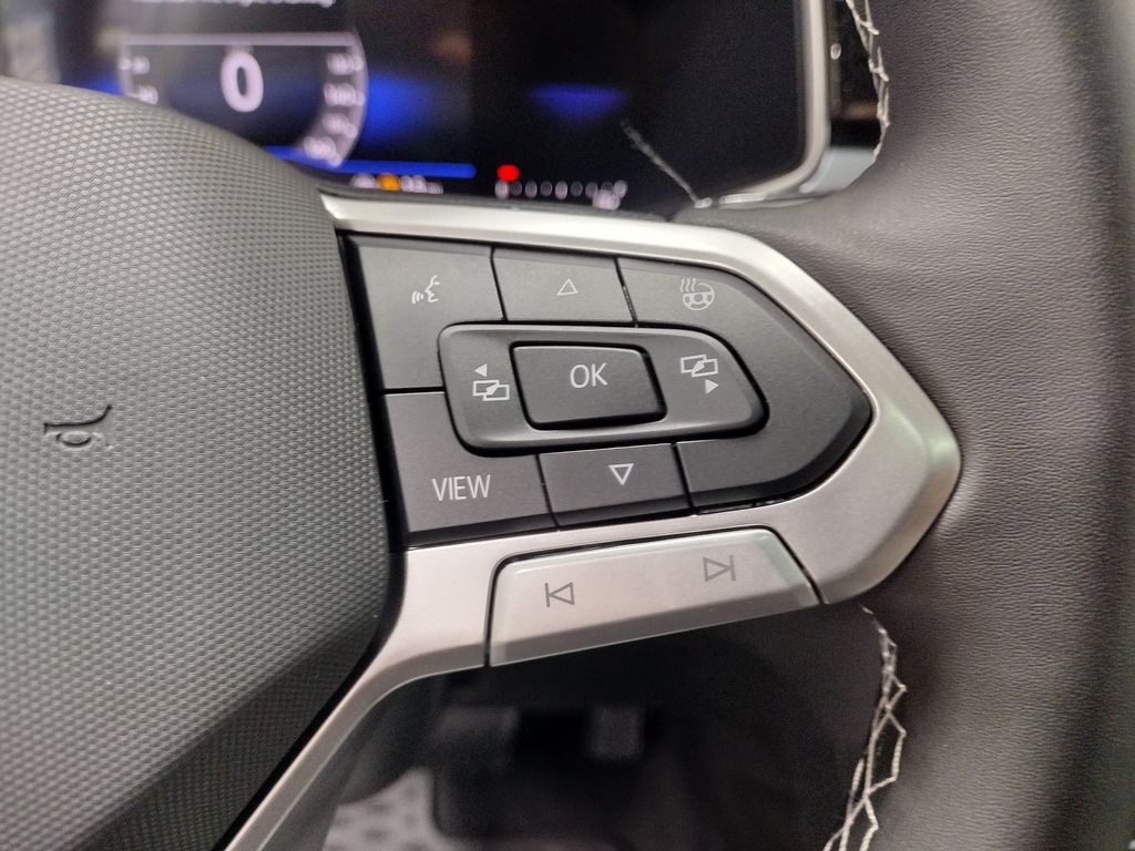 2025 Volkswagen Taos SE photo 20