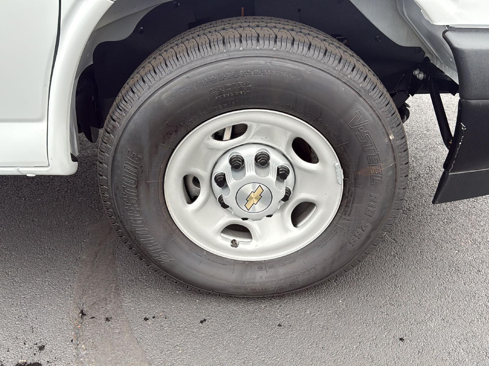 2024 Chevrolet Express Cargo Van 2500 photo 12