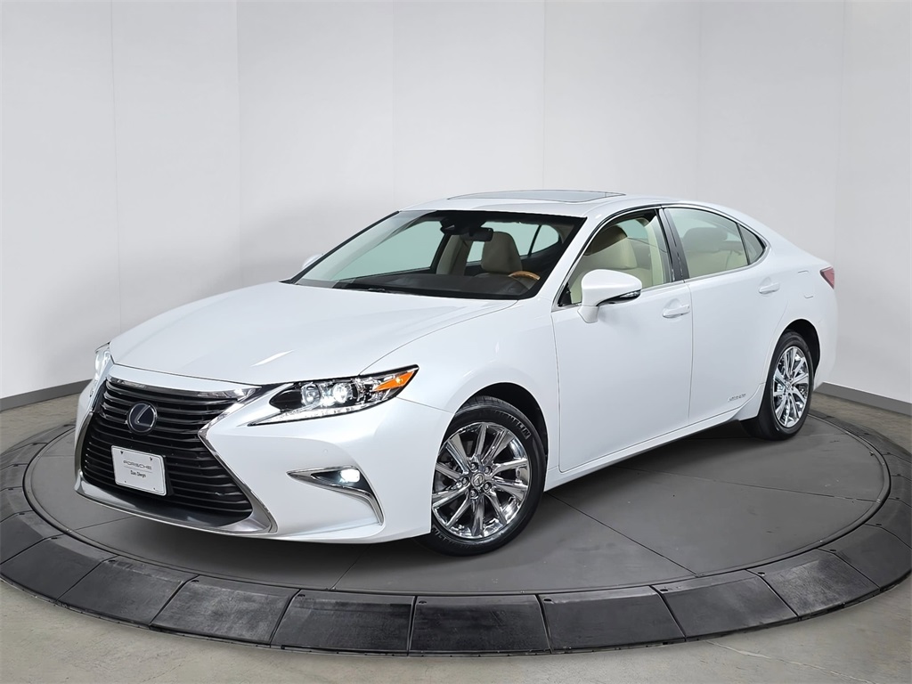 2016 Lexus ES Base's photo