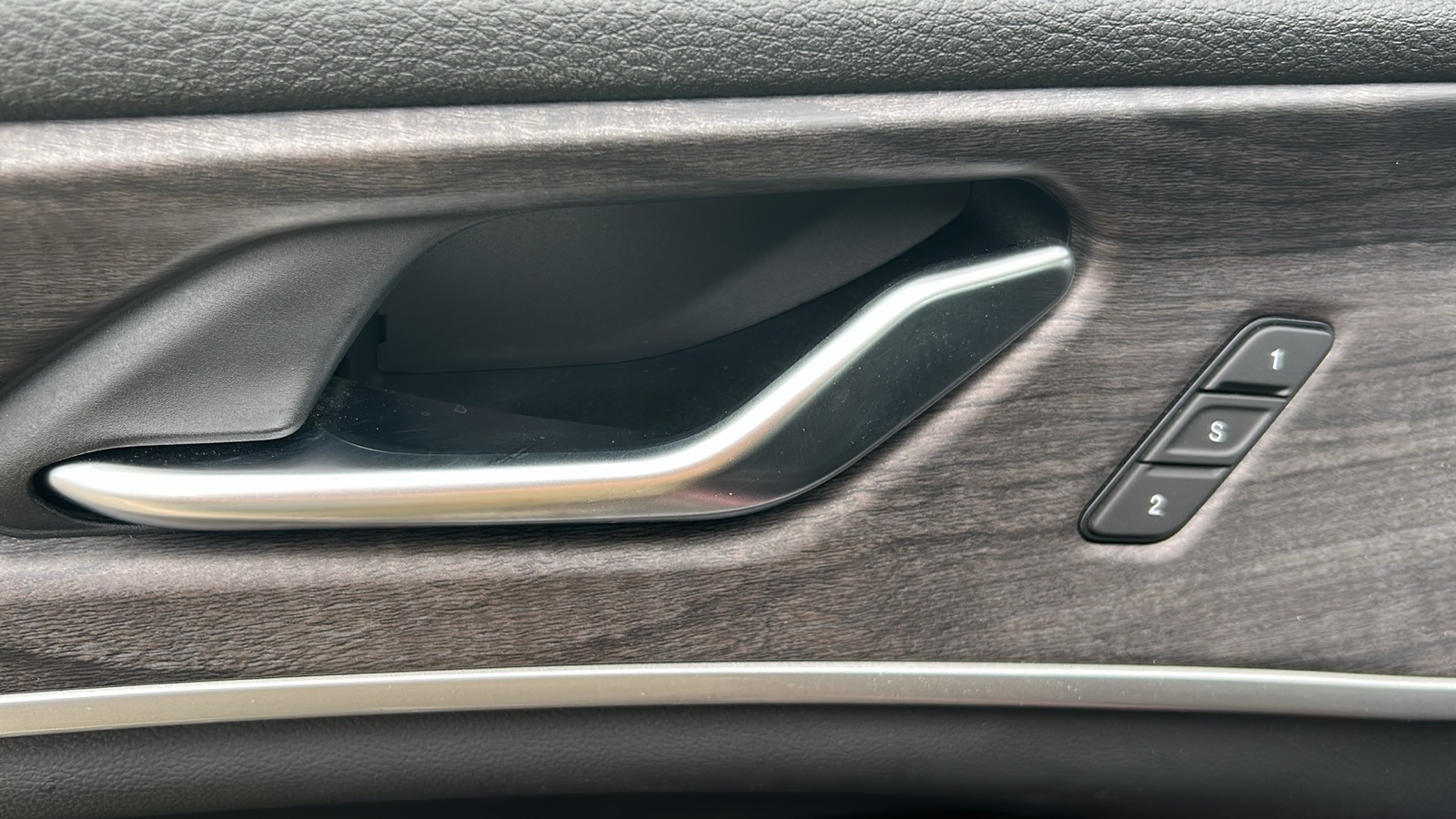 2023 Jeep Cherokee Base photo 16