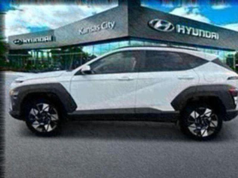 2025 Hyundai Kona SEL photo 3