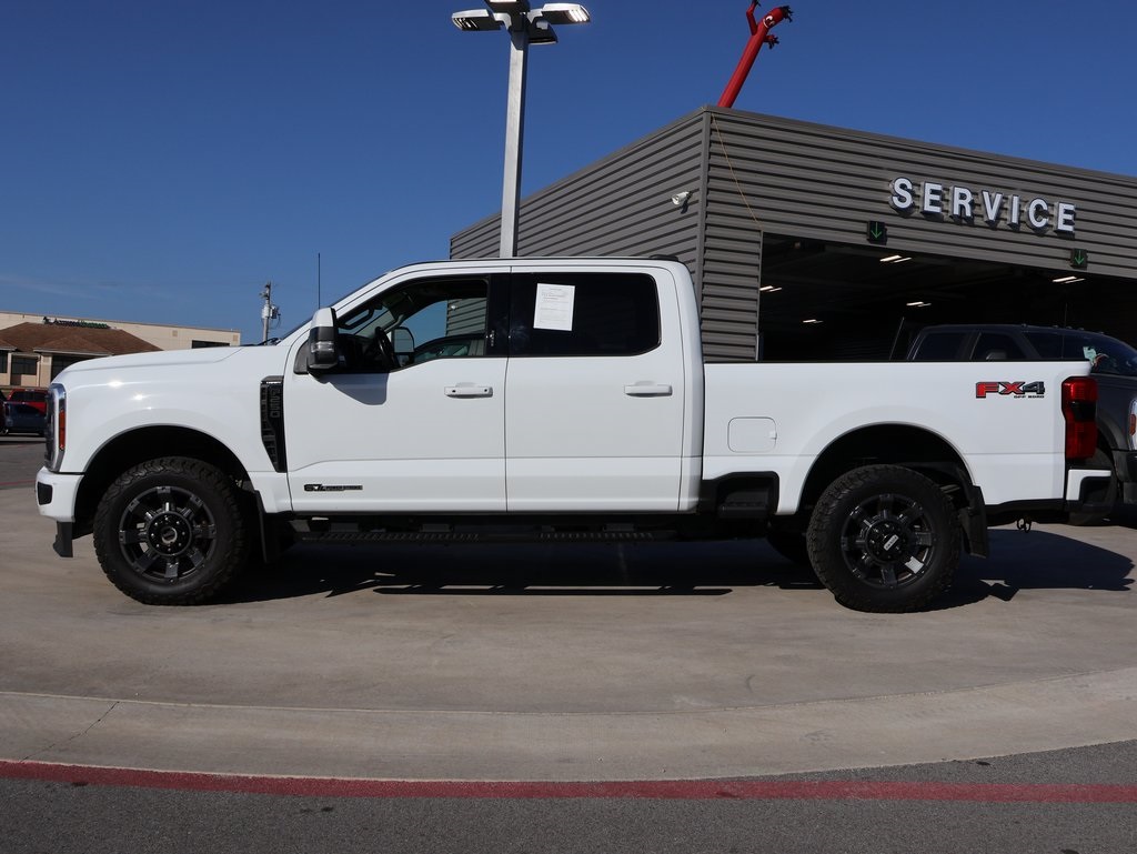 2023 Ford F-250 Lariat photo 2