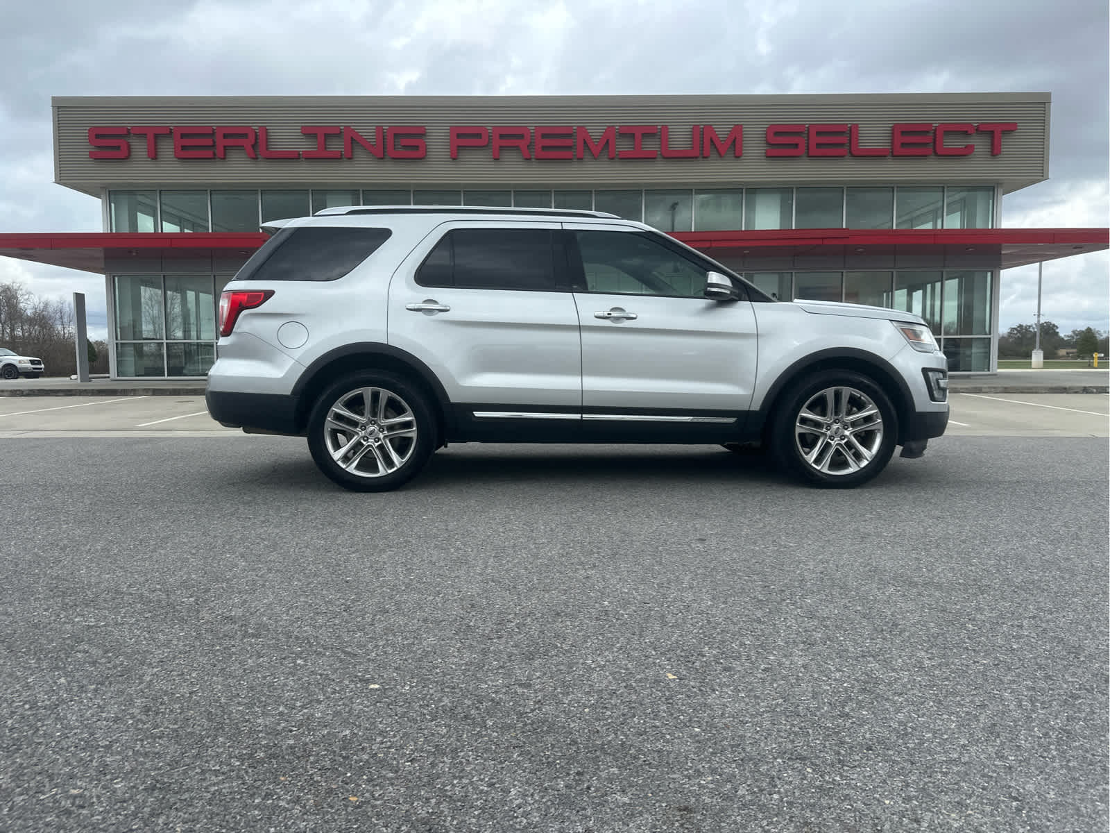 2017 Ford Explorer Limited's photo