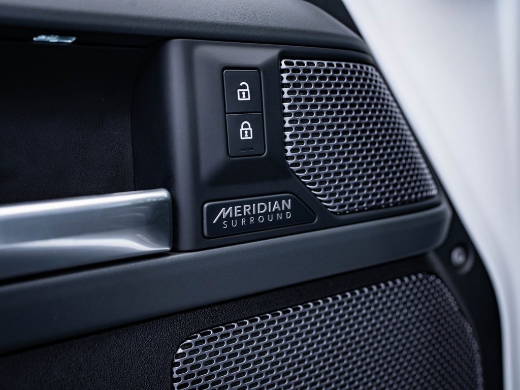 2021 Land Rover Defender 110 X-Dynamic HSE photo 17