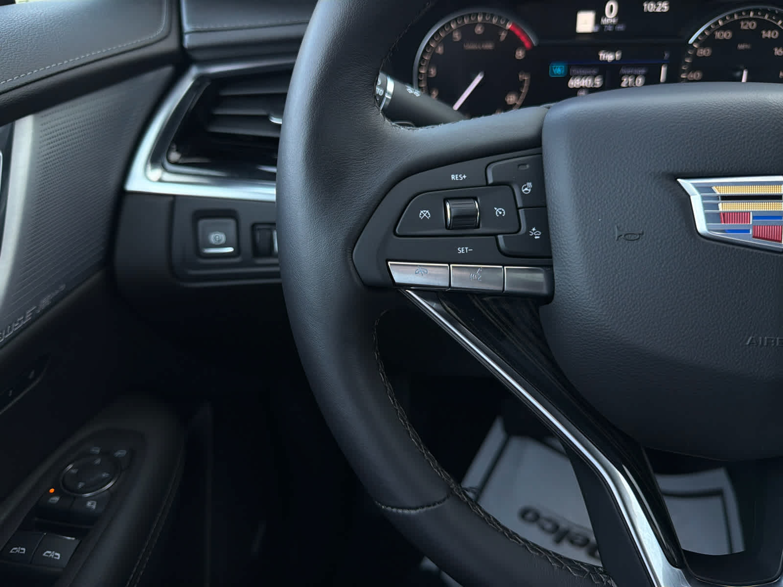 2025 Cadillac XT6 Premium Luxury photo 16