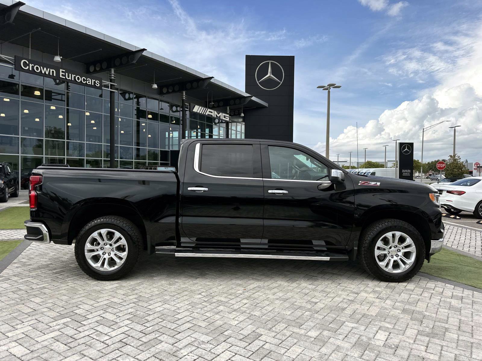 2023 Chevrolet Silverado 1500 LTZ photo 3