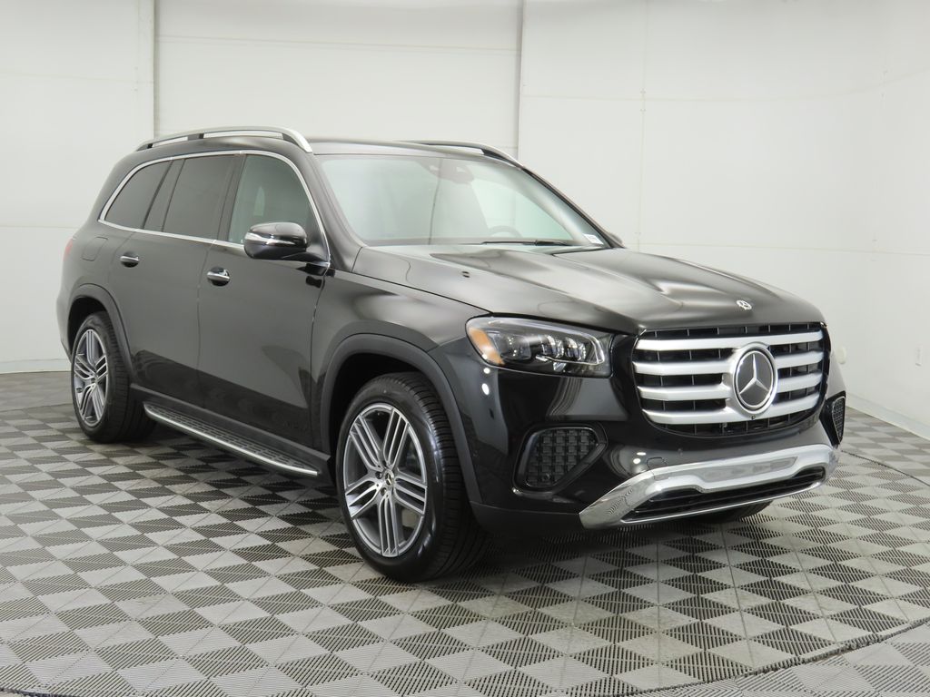 2025 Mercedes Benz GLS 450 4MATIC photo 3