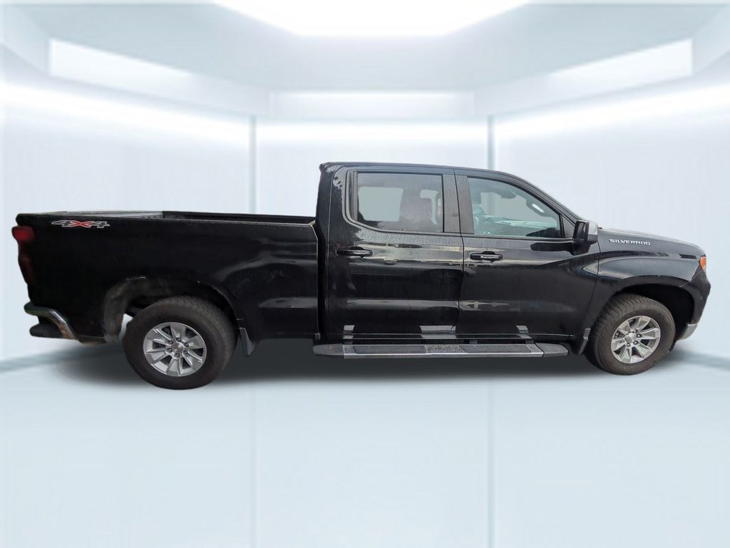 2023 Chevrolet Silverado 1500 LT photo 4