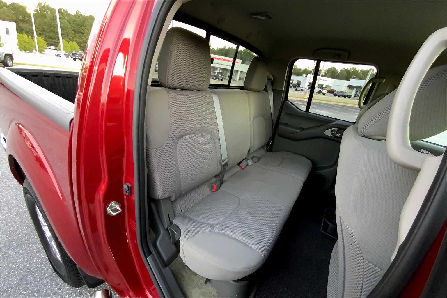 2017 Nissan Frontier SV photo 17