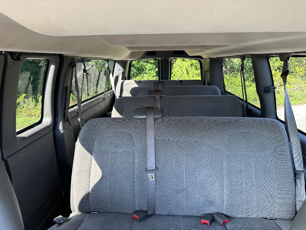 2019 Chevrolet Express Passenger 3500 LT photo 21