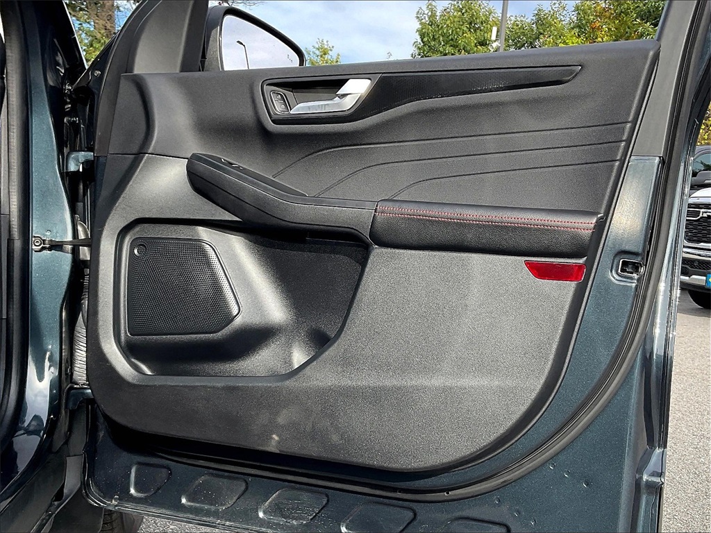 2022 Ford Escape SEL photo 9