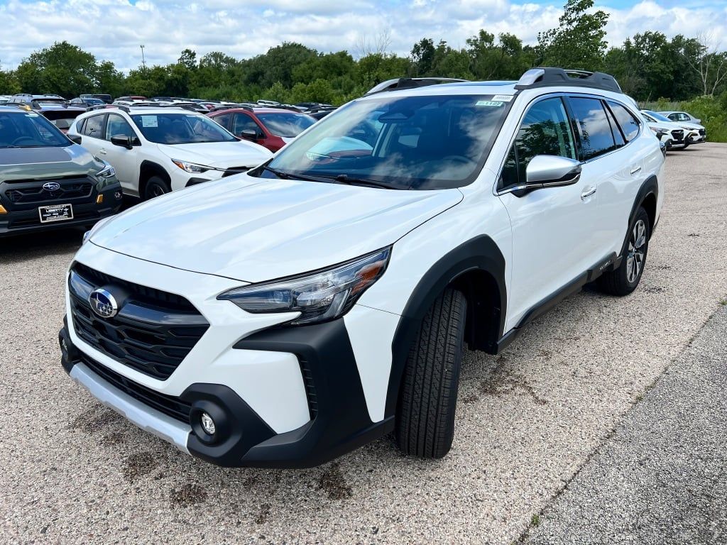 2025 Subaru Outback Touring photo 4