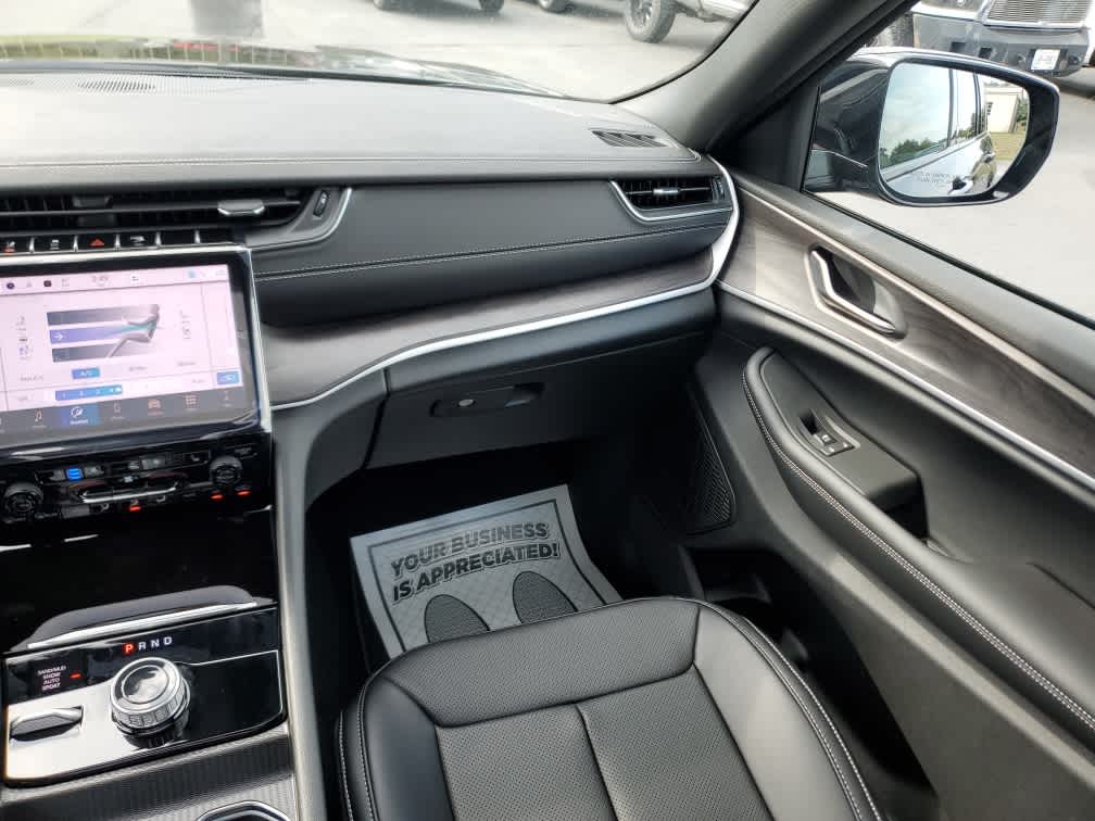 2025 Jeep Grand Cherokee Limited photo 15
