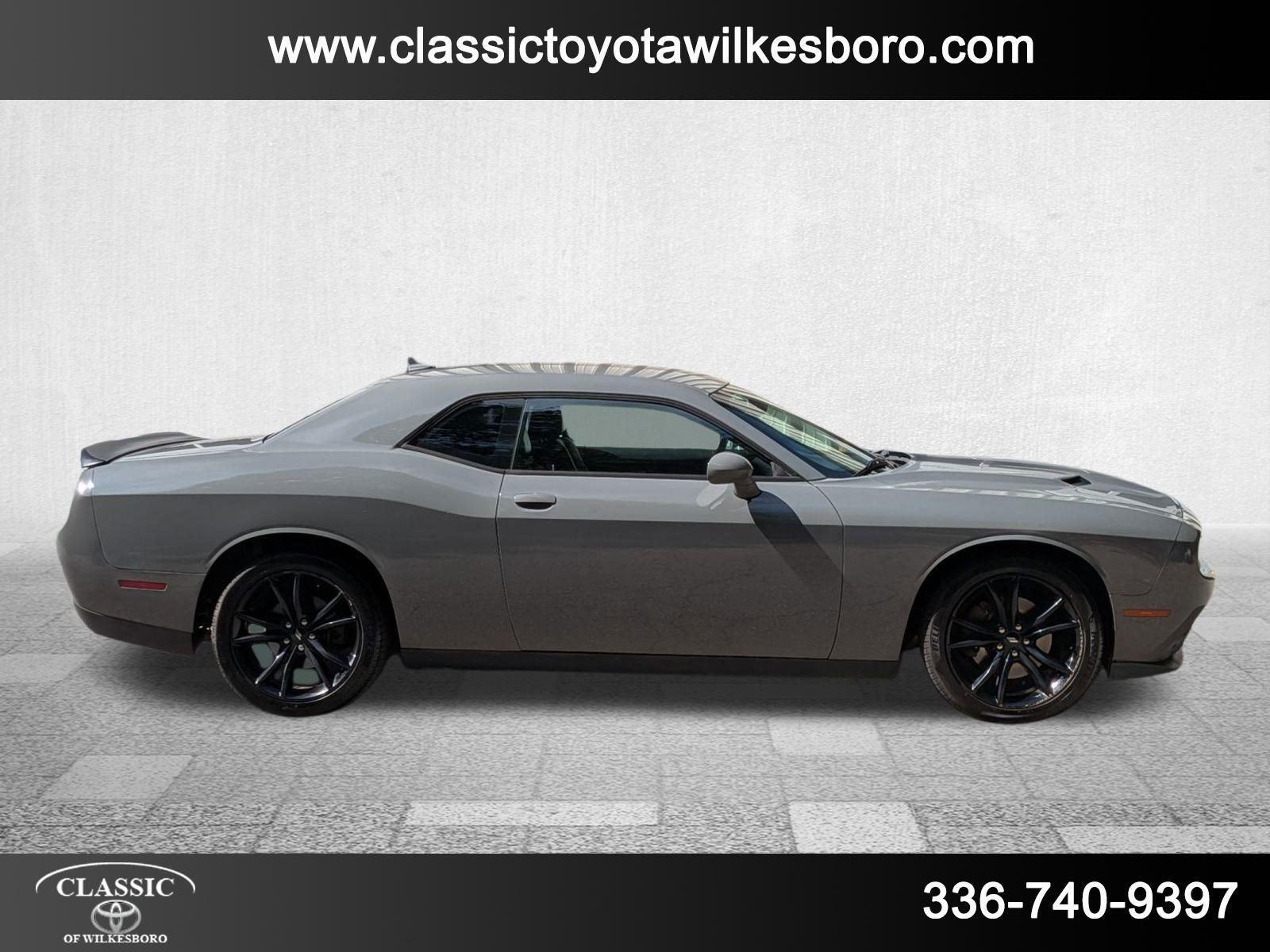 2017 Dodge Challenger SXT Plus photo 3
