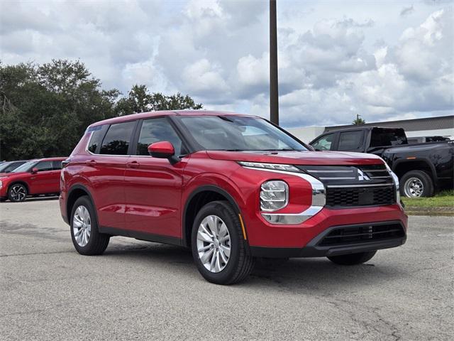 2025 Mitsubishi Outlander ES's photo