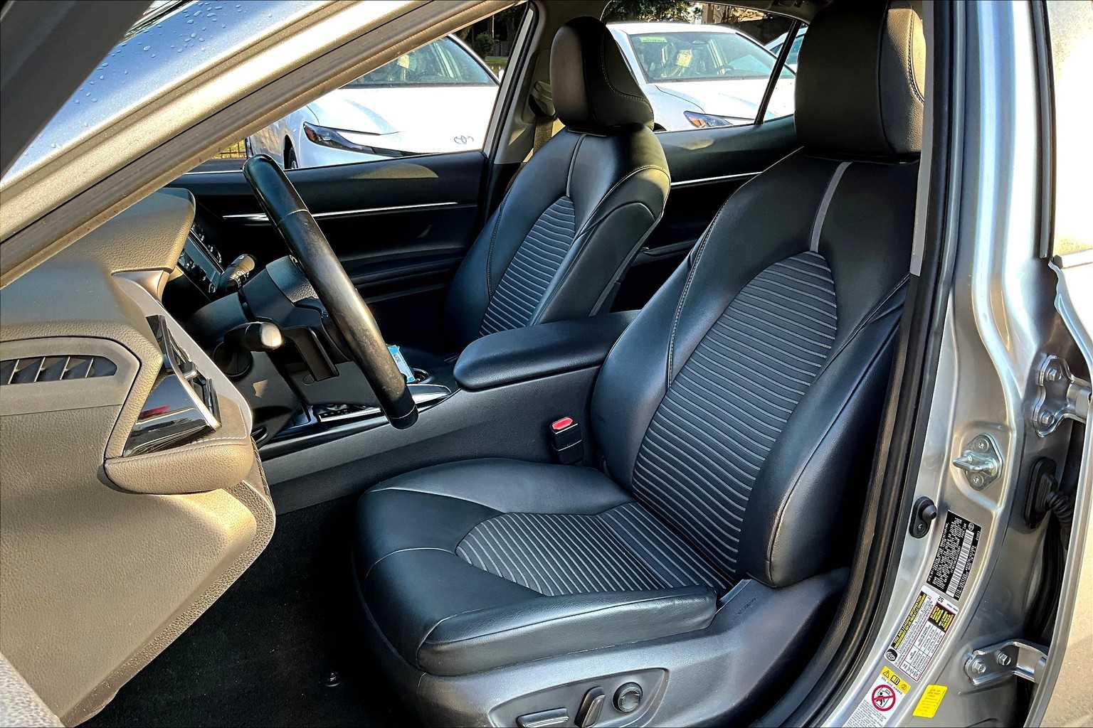 2019 Toyota Camry SE photo 7