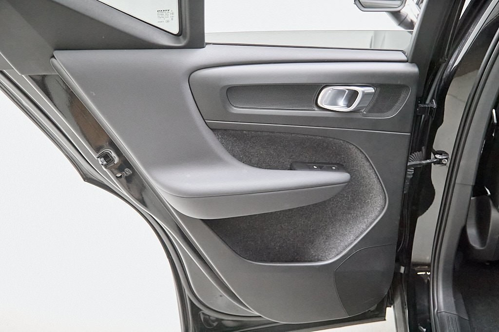 2024 VOLVO XC40 - Image 14