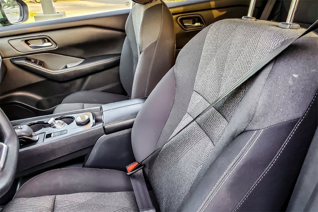 2024 Nissan Rogue SV photo 7