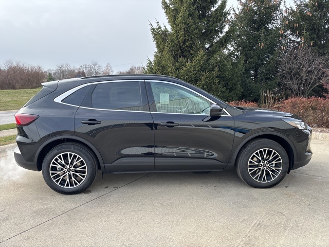 2025 Ford Escape Plug-In Hybrid photo 5