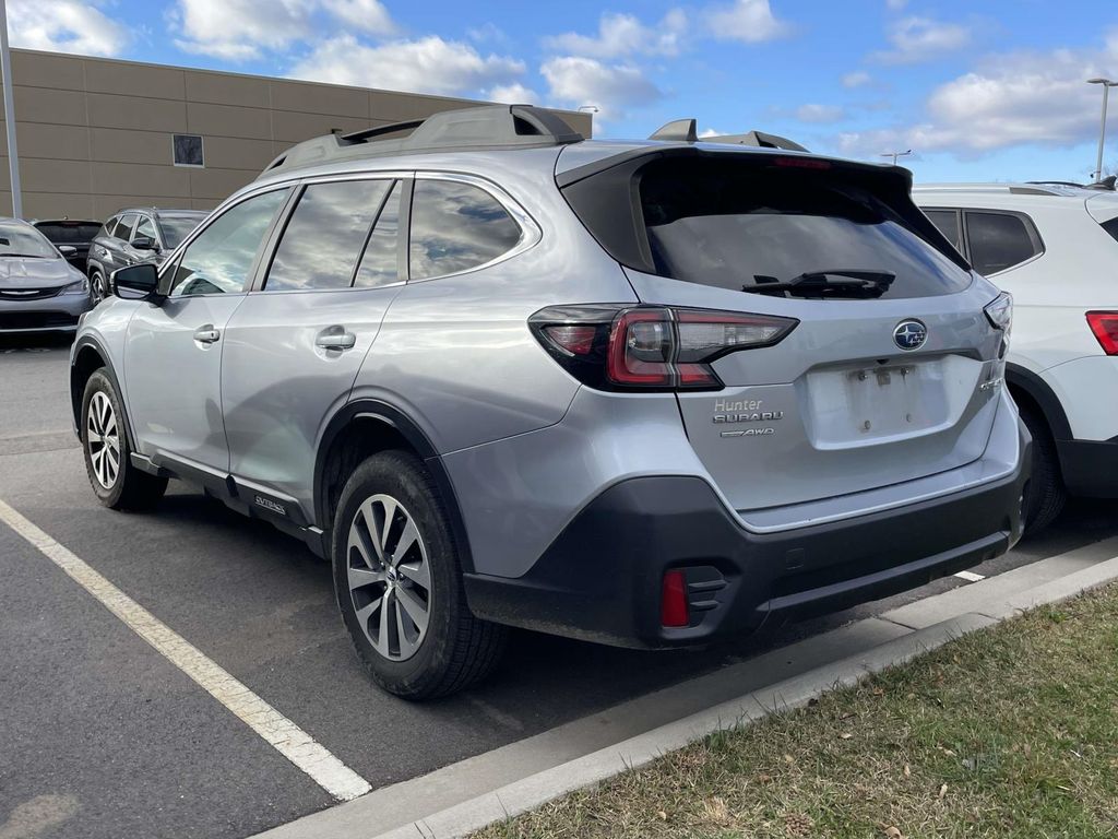 2021 Subaru Outback Premium photo 2