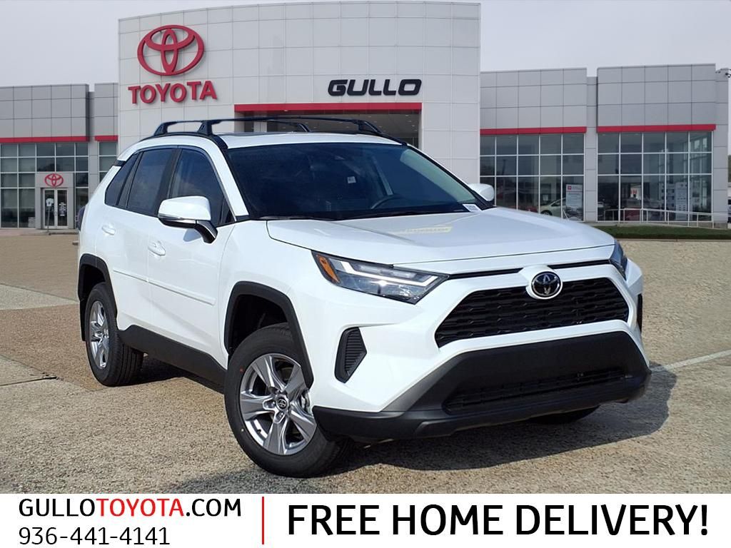 2025 Toyota RAV4 XLE's photo