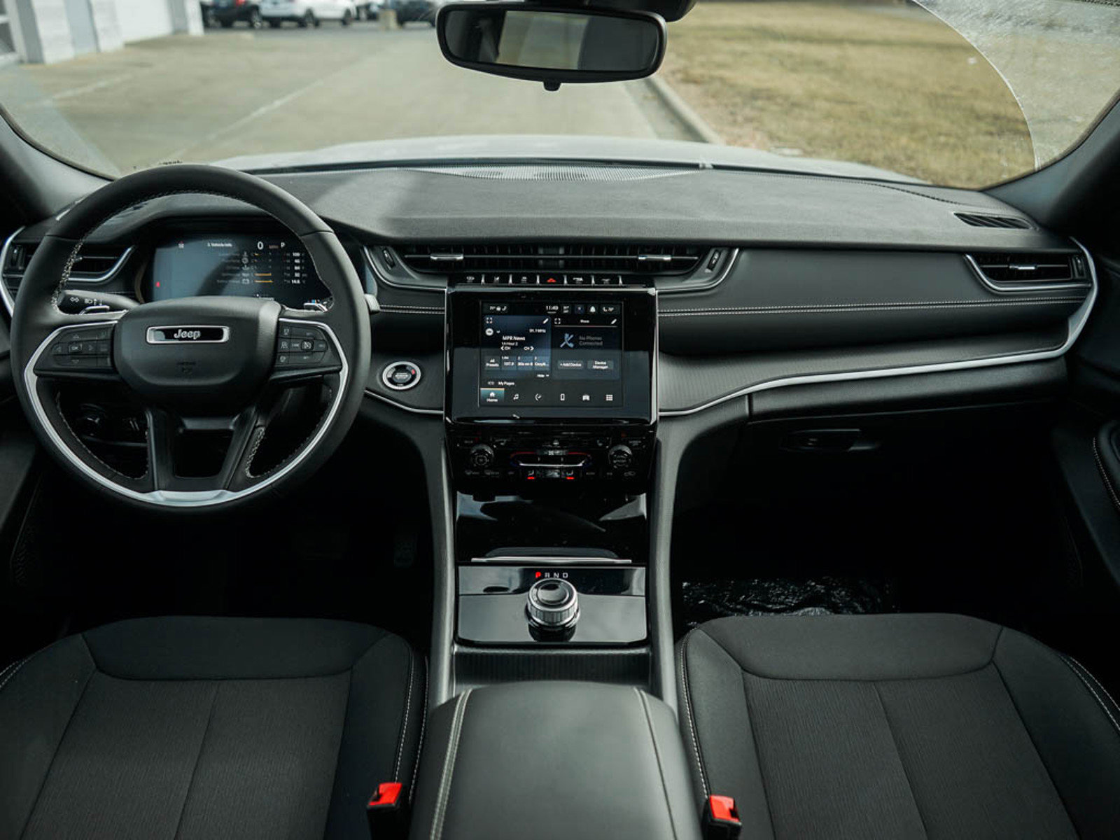 2025 Jeep Grand Cherokee Laredo photo 13