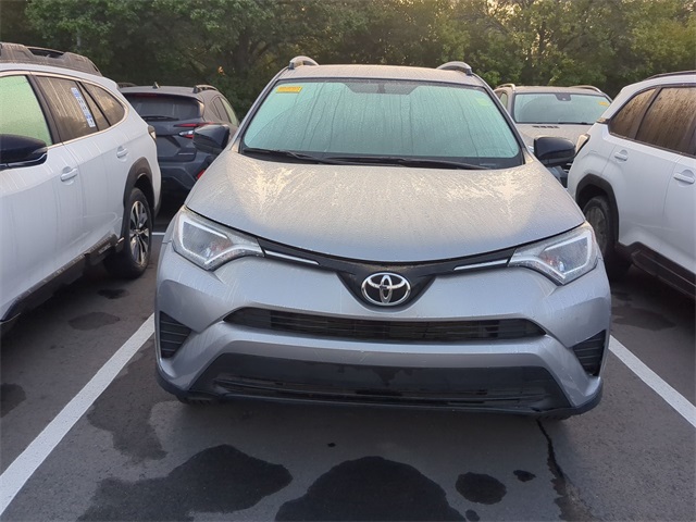 2016 Toyota RAV4 LE photo 3