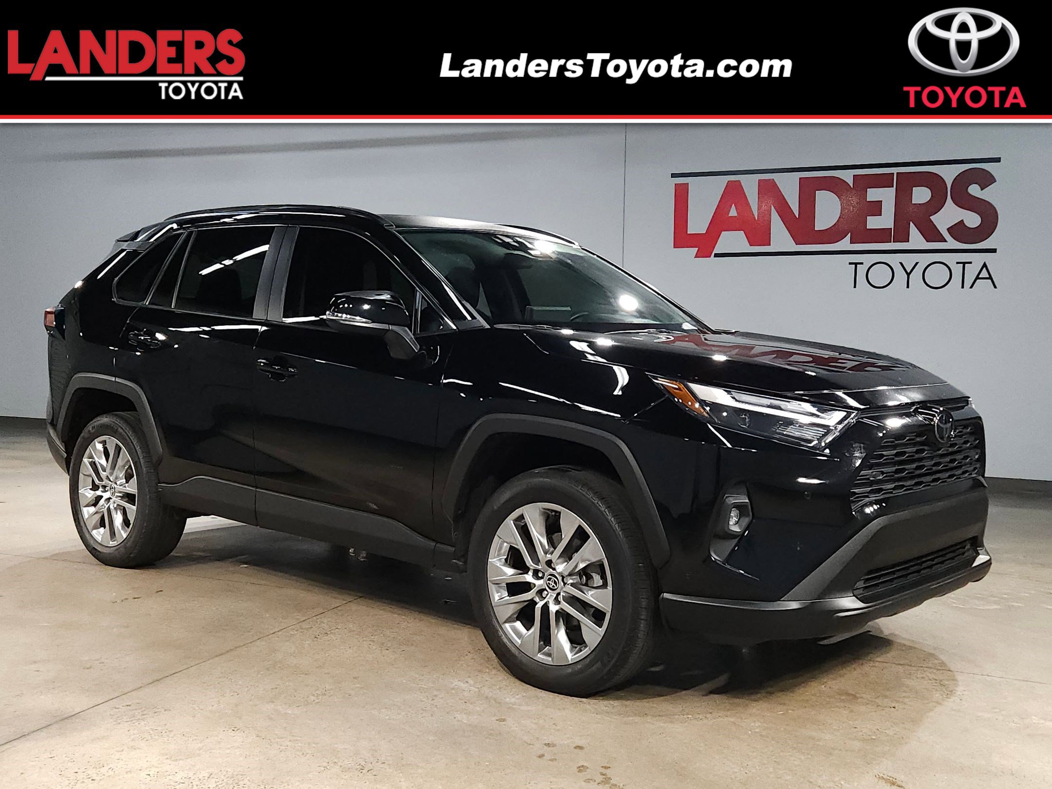 2022 Toyota RAV4 XLE Premium's photo