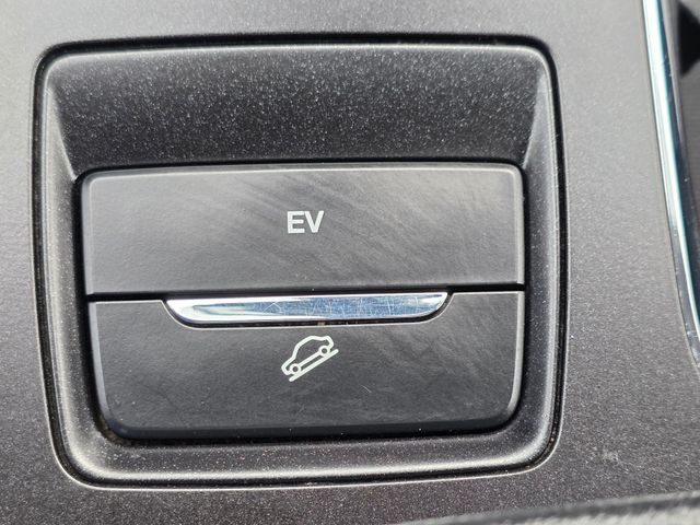 2017 Ford Fusion Energi Titanium photo 23