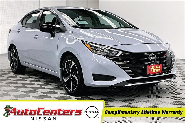 2025 Nissan Versa Sedan SR's photo