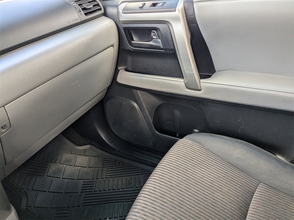 2010 Toyota 4Runner V6 photo 11