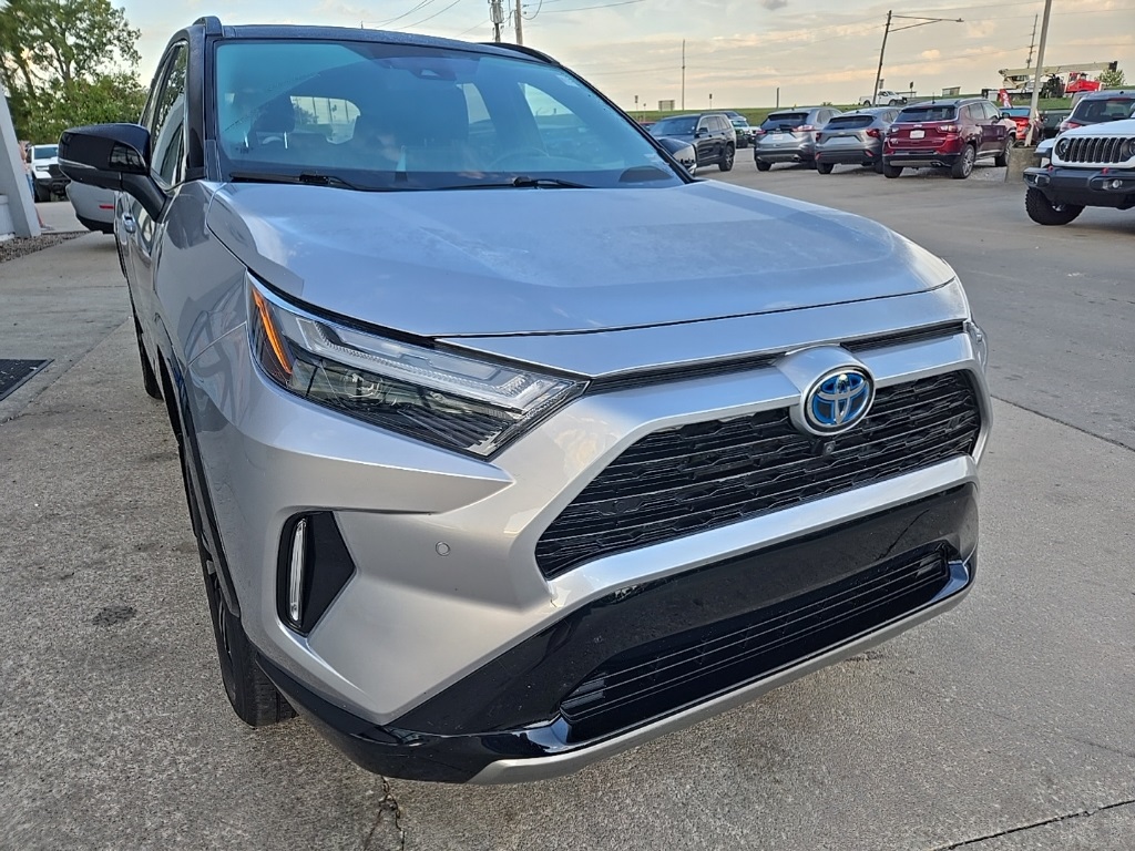 2022 Toyota RAV4 Hybrid XSE photo 16
