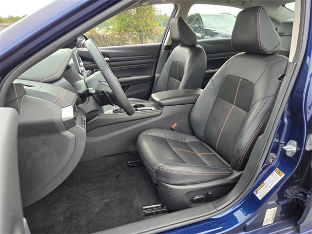2022 Nissan Altima 2.5 SR photo 9