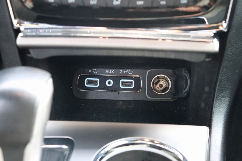 2021 Jeep Grand Cherokee Anniversary Edition photo 22