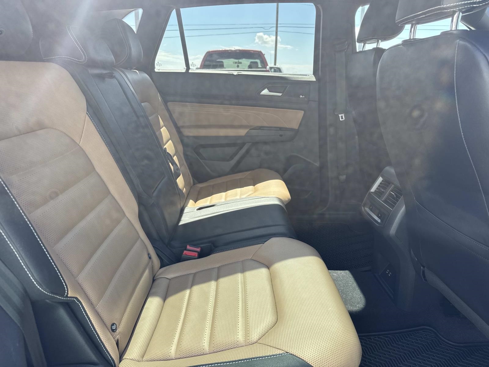 2022 Volkswagen Atlas Cross Sport V6 SEL Premium R-Line photo 8