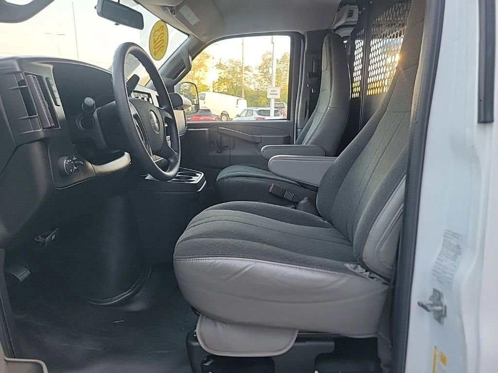 2023 Gmc Savana Cargo 2500 photo 11