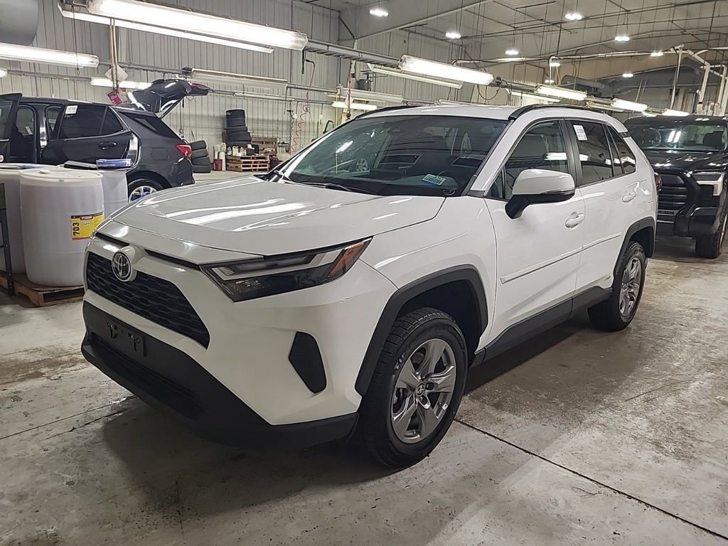 2024 Toyota RAV4 LE's photo