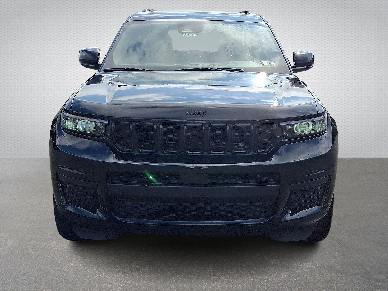 2023 Jeep Grand Cherokee Altitude photo 2