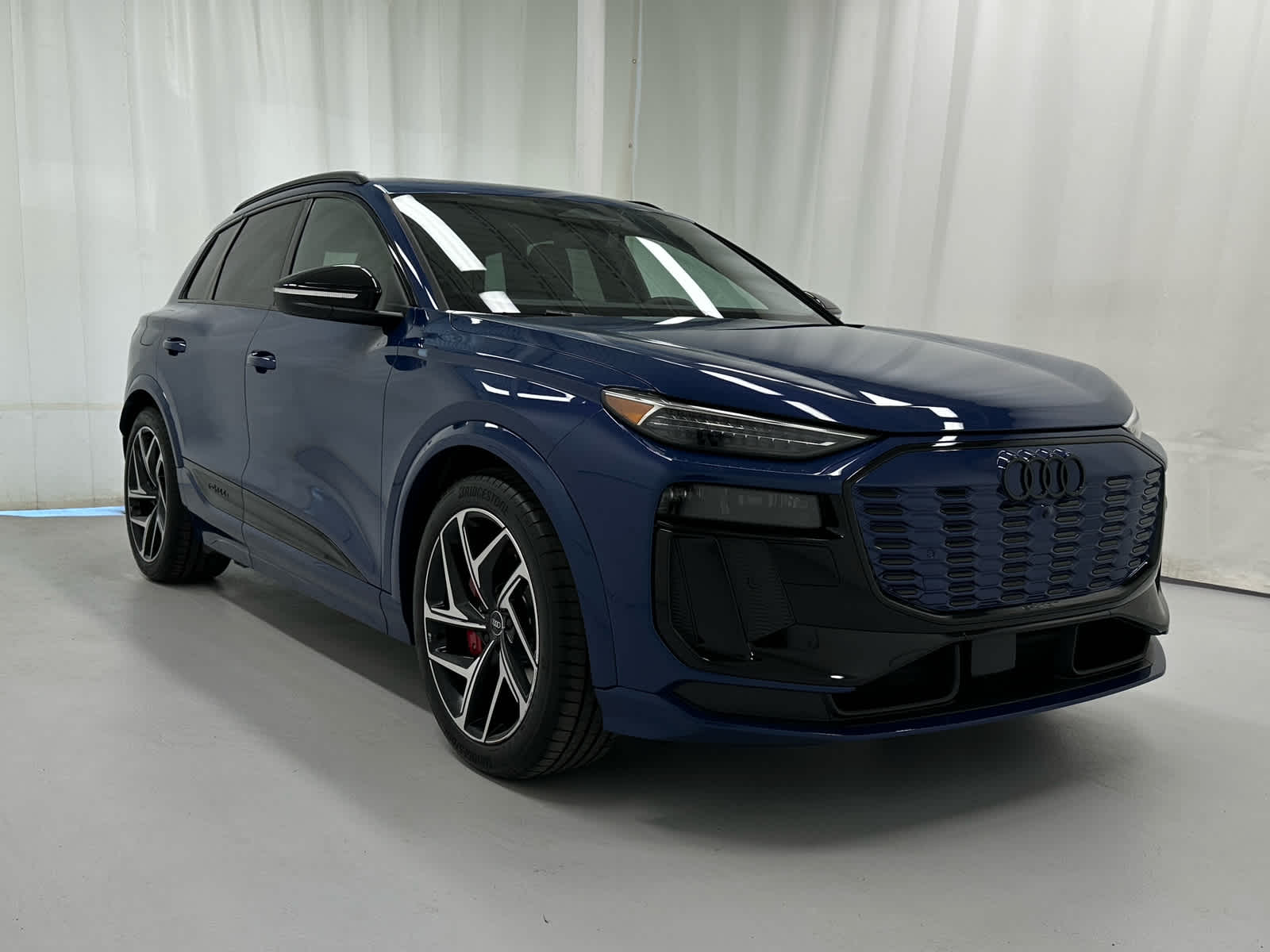 2025 Audi SQ6 e-tron Prestige's photo