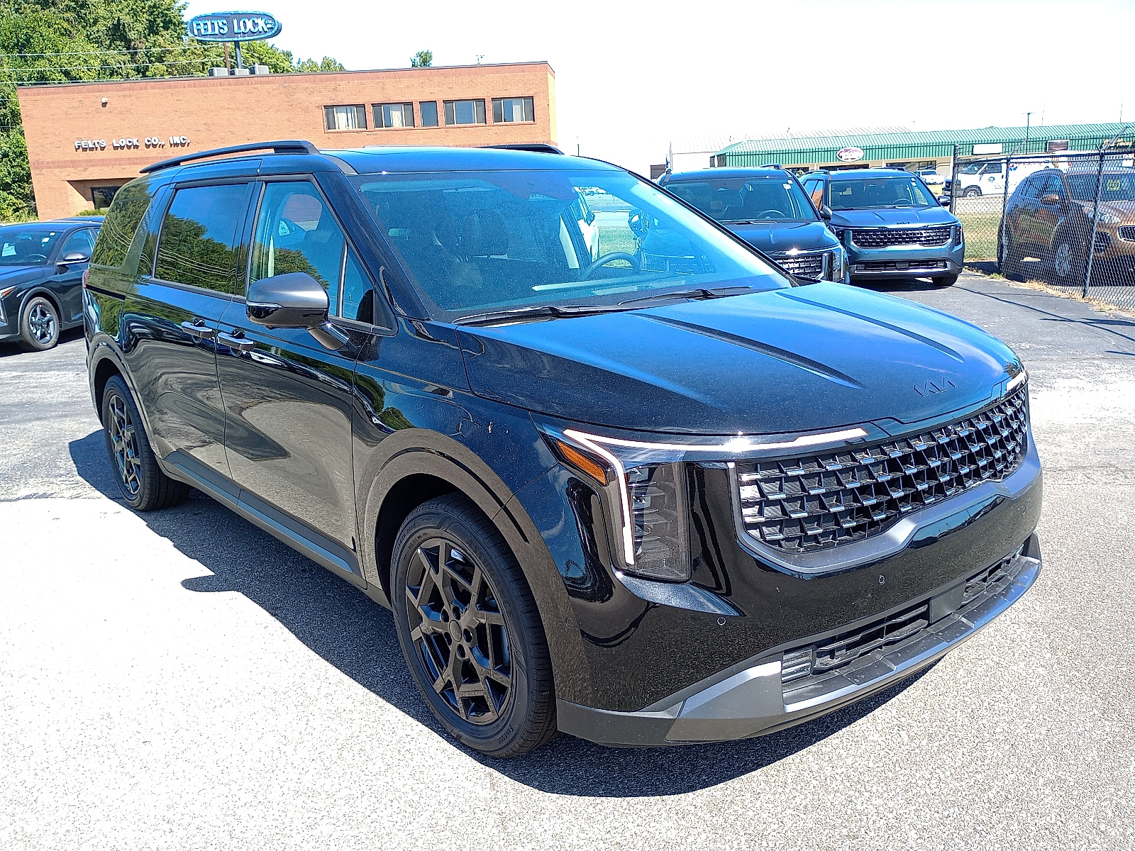 2026 Kia Carnival SX's photo