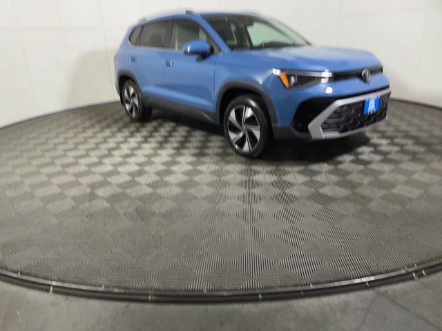 2025 Volkswagen Taos SE's photo