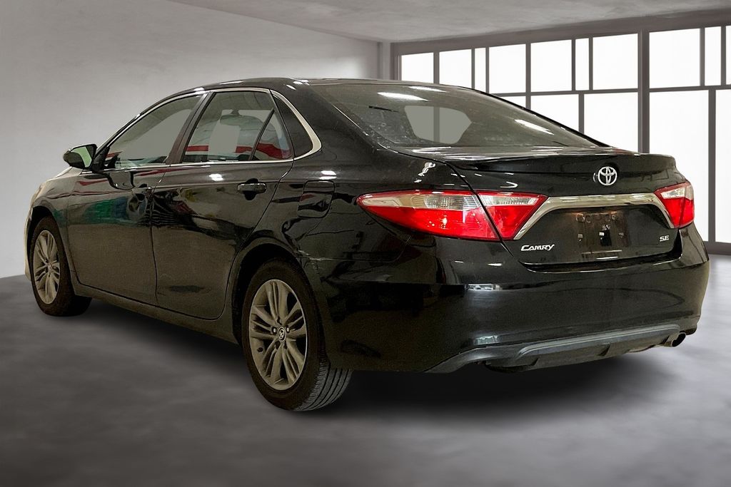 2015 Toyota Camry XLE photo 6