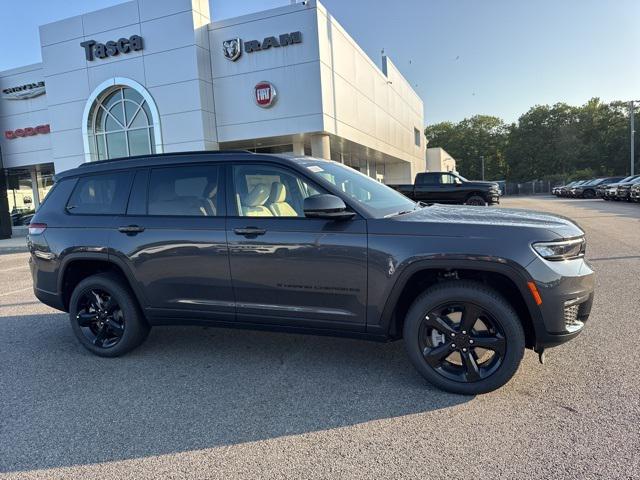 2025 Jeep Grand Cherokee Limited photo 2