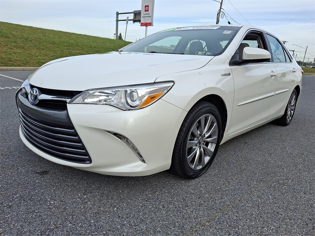 2017 Toyota Camry SE XLE Hybrid photo 3