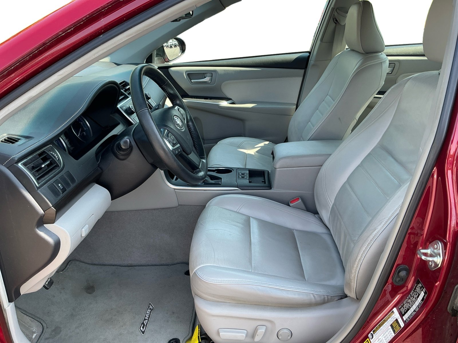2015 Toyota Camry XLE photo 2
