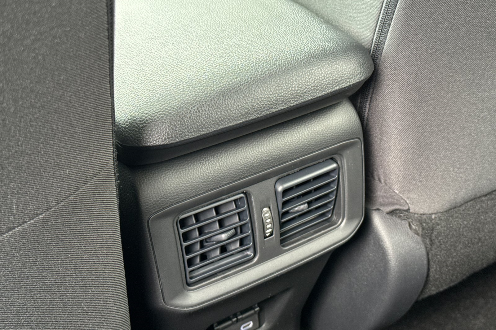 2025 Toyota RAV4 XLE photo 9